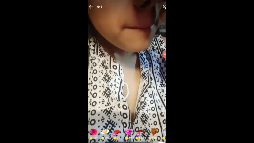 Young girl showing her boobs on tango live